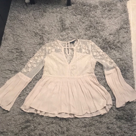 American Eagle Outfitters Tops - American eagle lace sleeve top